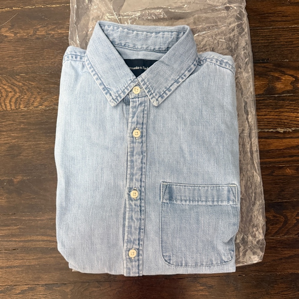 NWT Abercrombie & Fitch 100% Cotton Men's Denim Button-Up Shirt - Picture 5 of 8